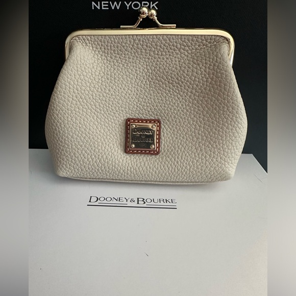 Dooney & Bourke card clutch snap wallet - Picture 1 of 3